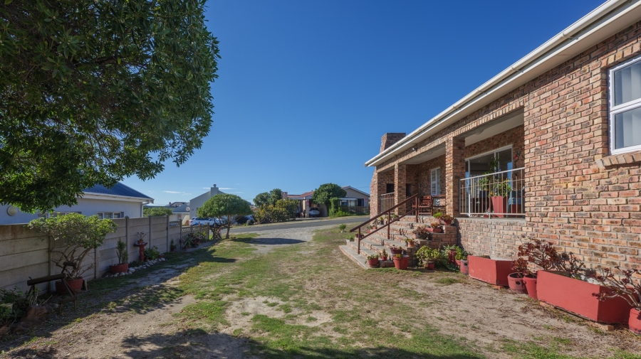 3 Bedroom Property for Sale in Struisbaai Western Cape